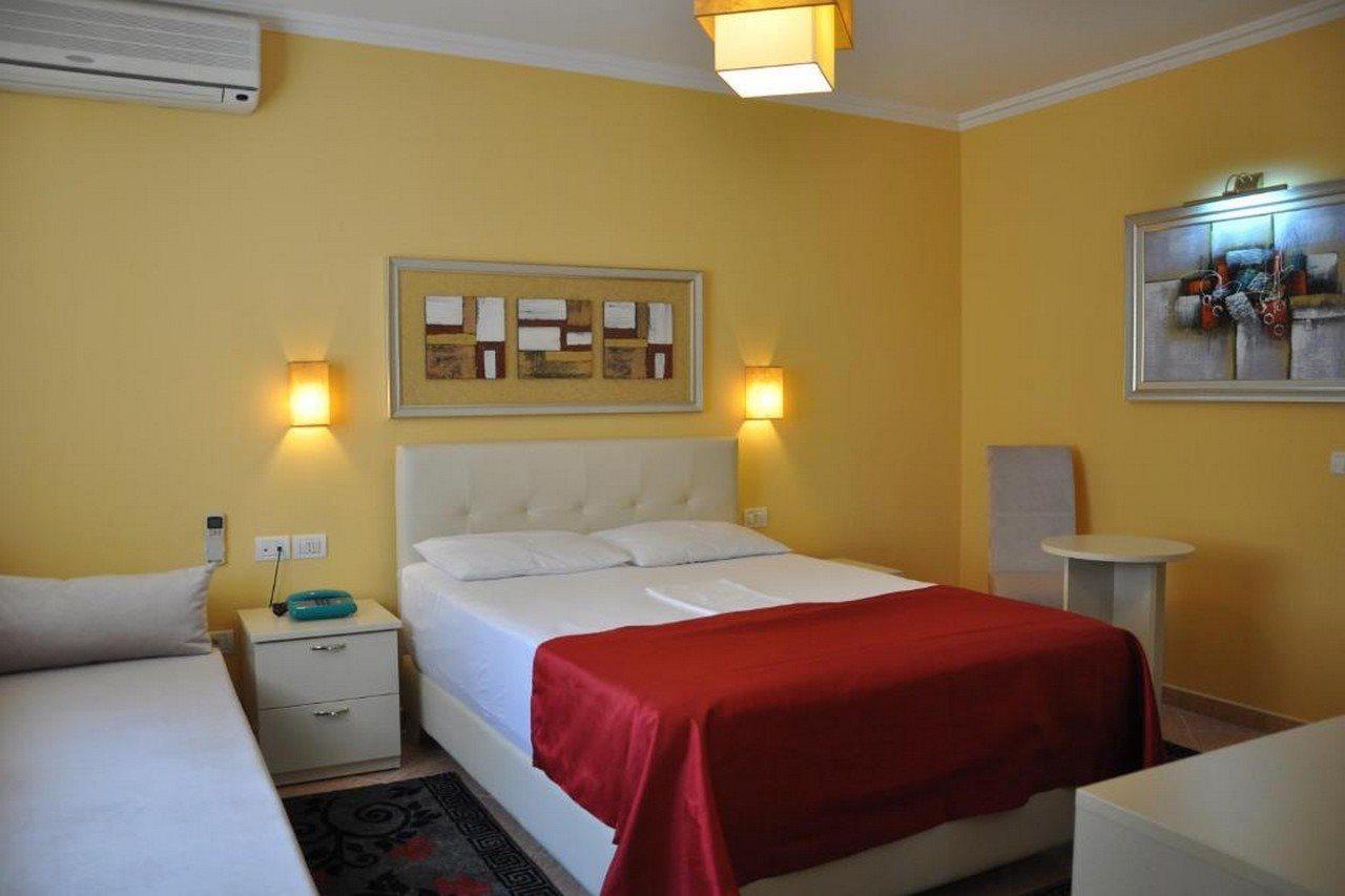 Hotel Pik Loti Tirana Kültér fotó