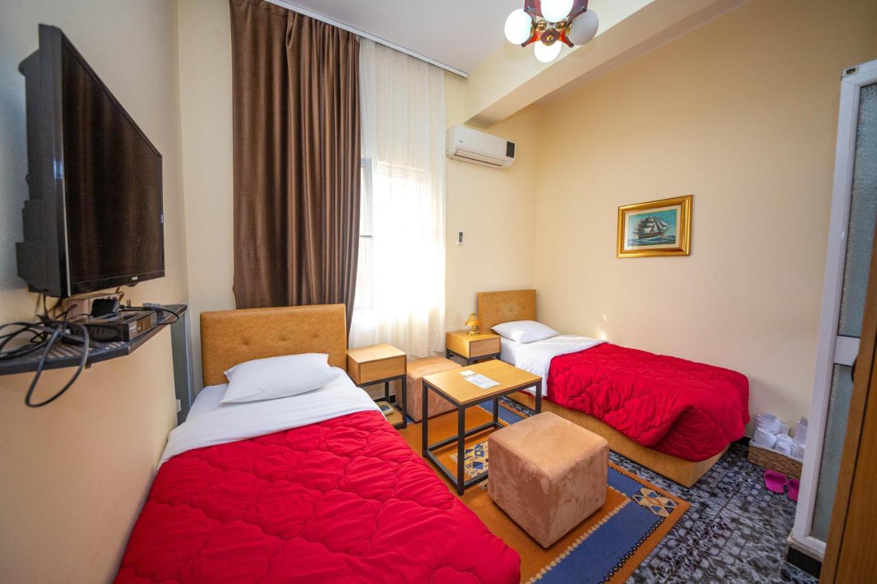Hotel Pik Loti Tirana Kültér fotó