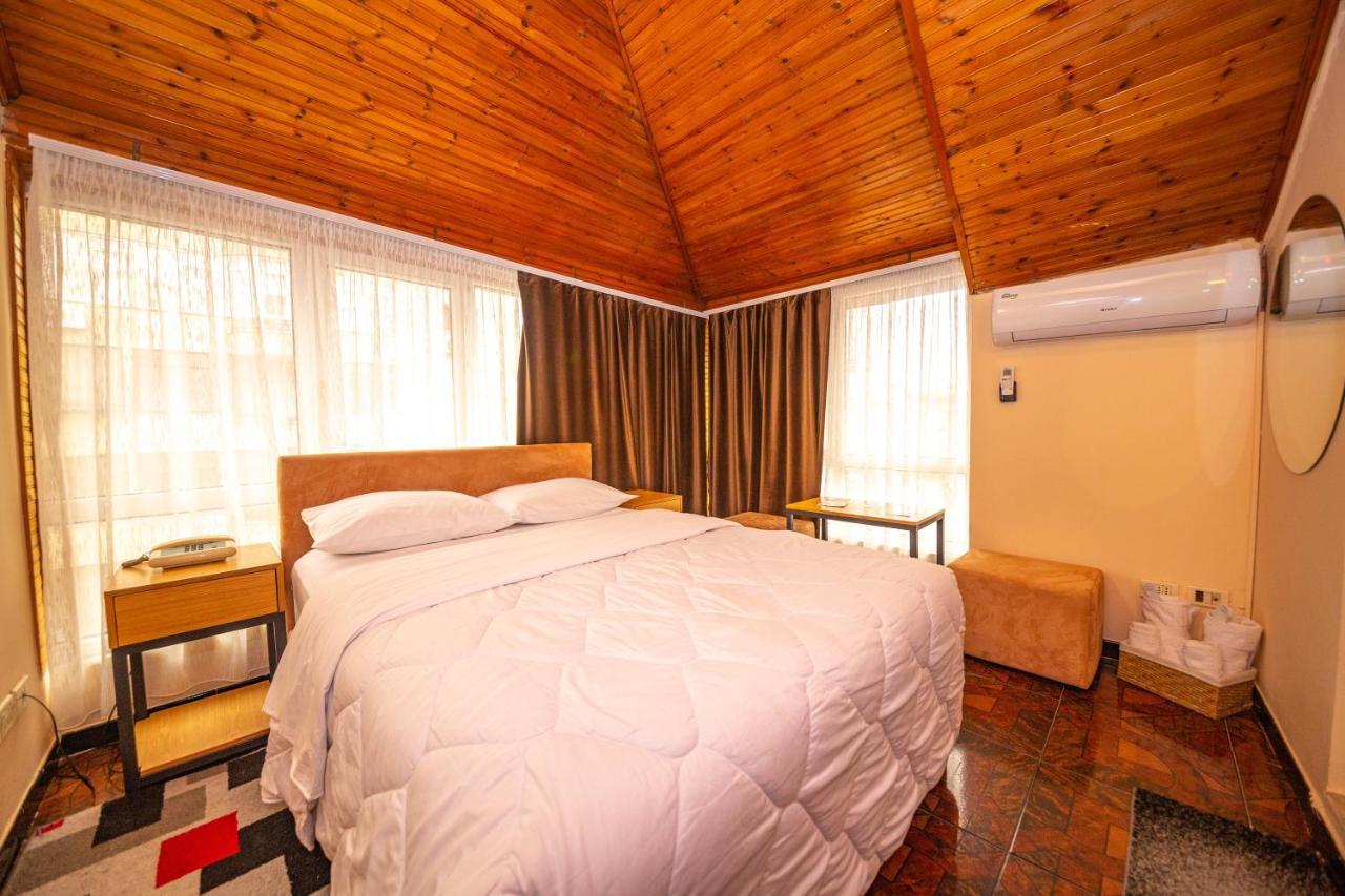 Hotel Pik Loti Tirana Kültér fotó