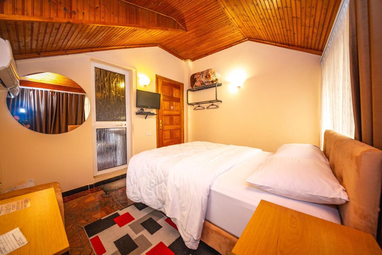 Hotel Pik Loti Tirana Kültér fotó