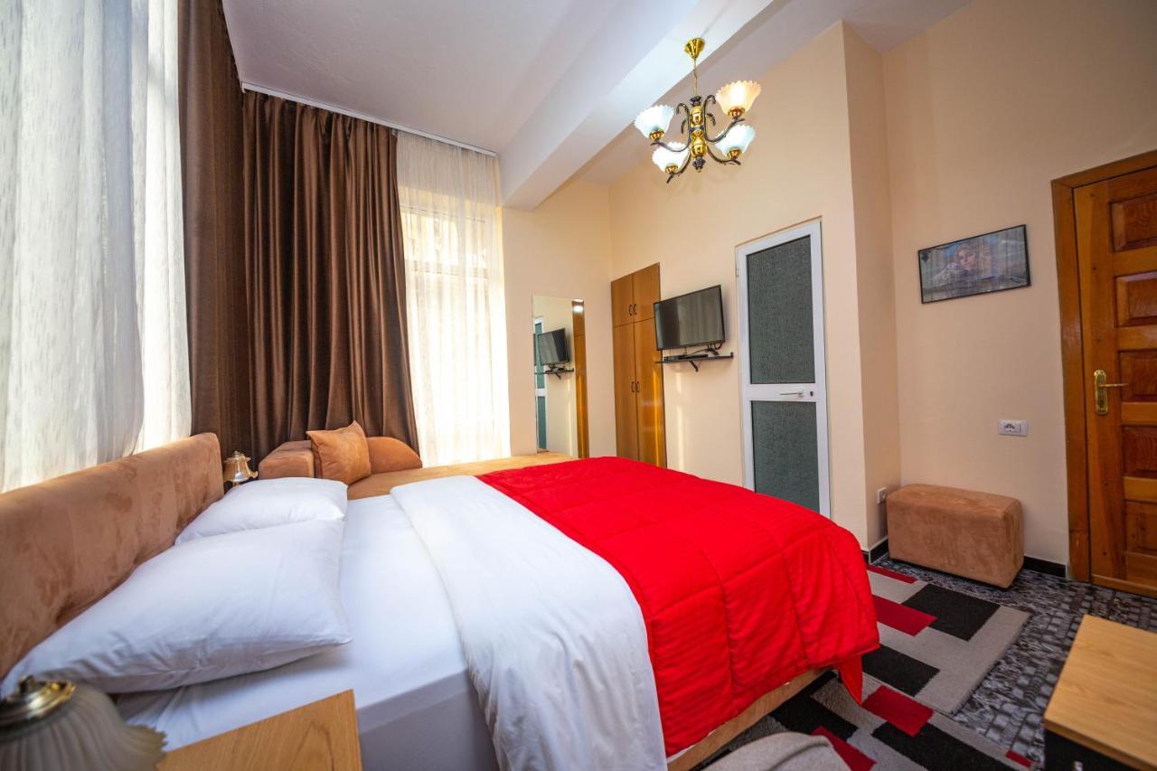 Hotel Pik Loti Tirana Kültér fotó