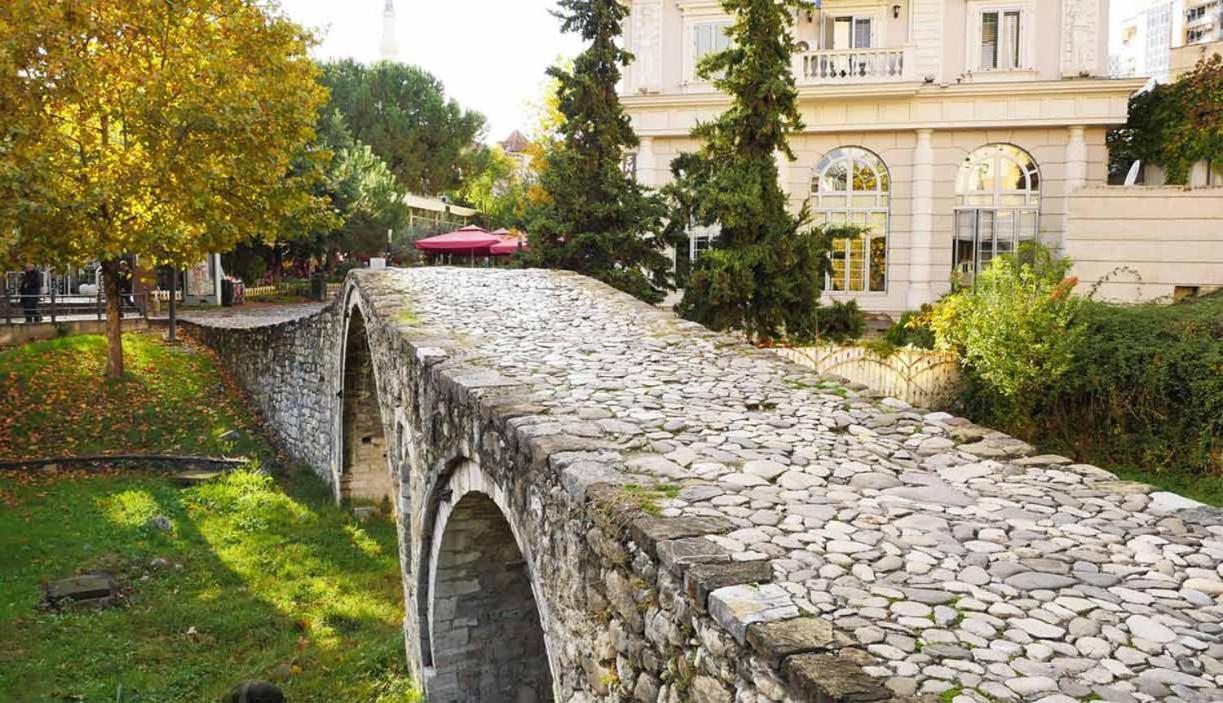 Hotel Pik Loti Tirana Kültér fotó