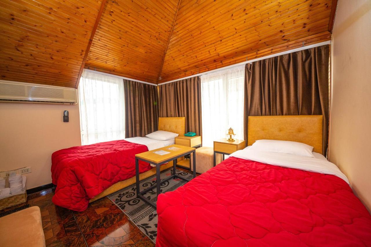 Hotel Pik Loti Tirana Kültér fotó
