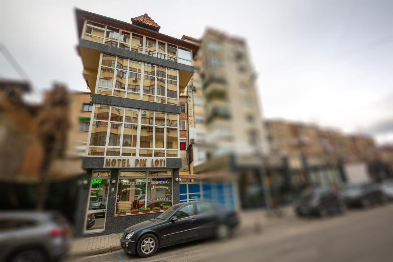 Hotel Pik Loti Tirana Kültér fotó