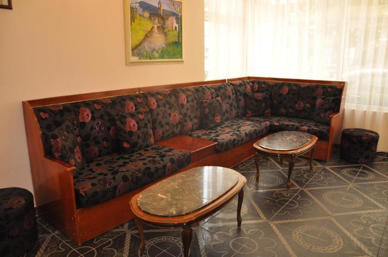 Hotel Pik Loti Tirana Kültér fotó