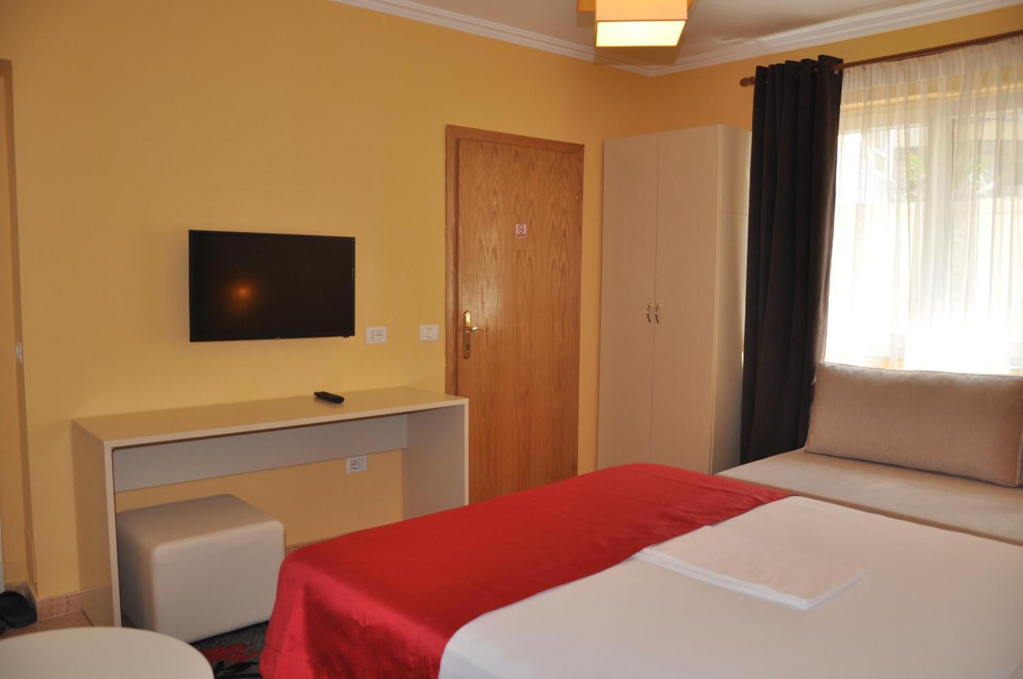 Hotel Pik Loti Tirana Szoba fotó