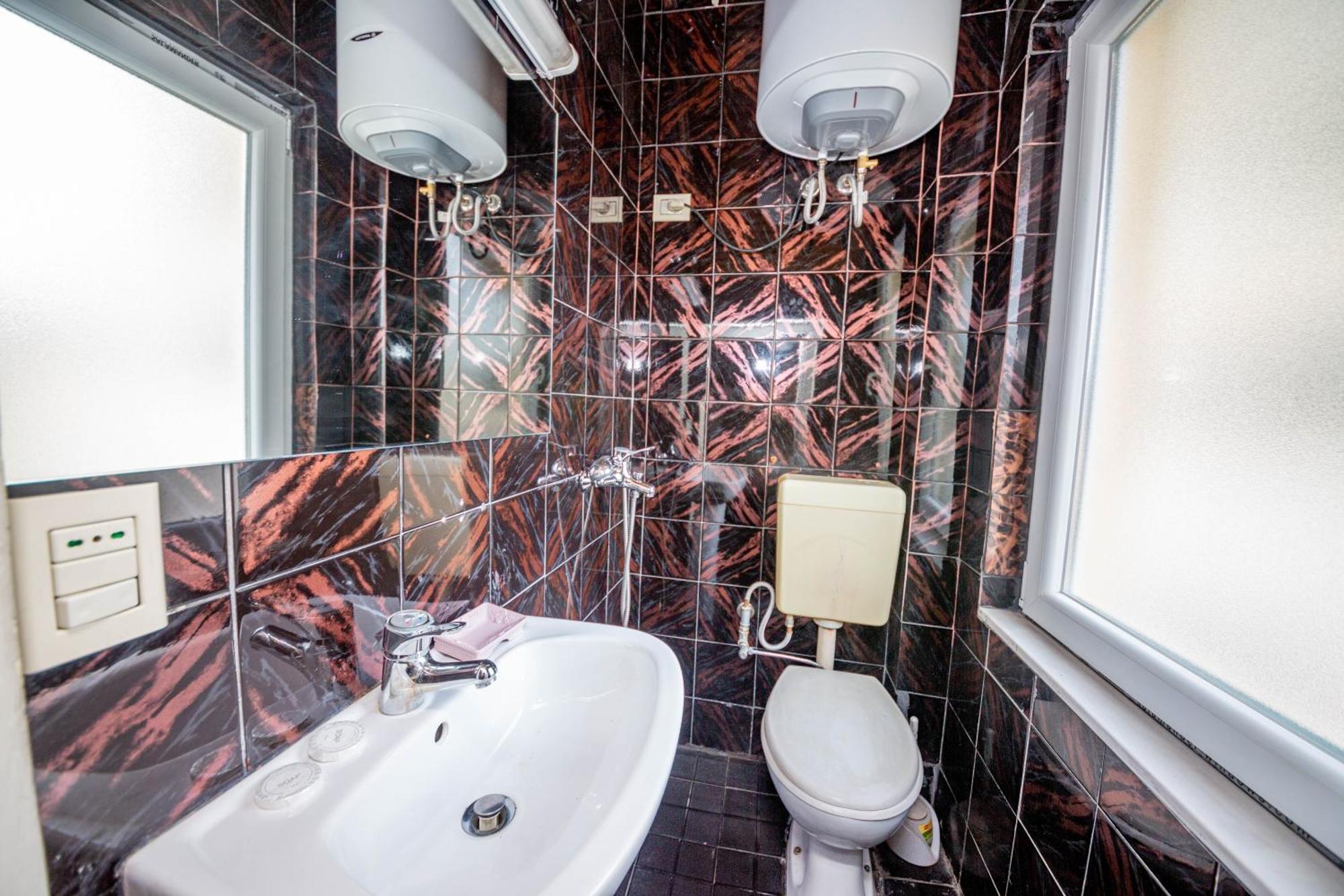 Hotel Pik Loti Tirana Szoba fotó